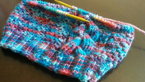 After some experimentation, this yarn is working up beautifully :D