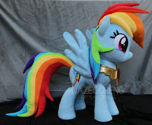 tambelon:  nazegoreng:  Lifesize (42") Rainbow Dash Plushie! Made by me. For more info check out her DA post: http://nazegoreng.deviantart.com/art/Lifesize-Rainbow-Dash-Custom-Plush-526409297  Oh wow, she came out absolutely lovely, Naz! Love her