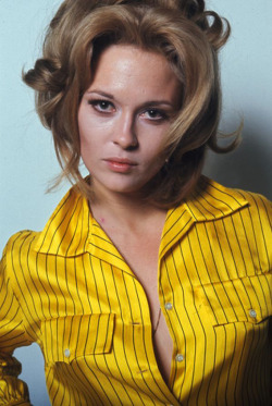 70spostergirls:  Faye Dunaway 