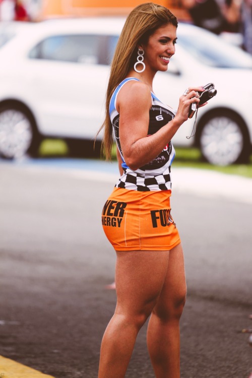 peacepax:  grid girl 