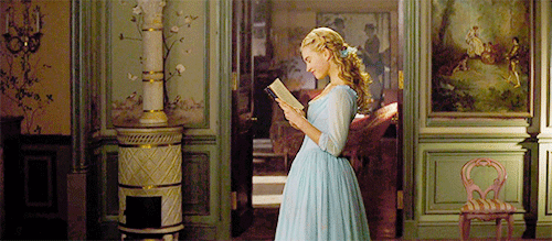 khanasparuhofficial:    In her heart, Ella stayed the same. For she remembered her promise to her mo