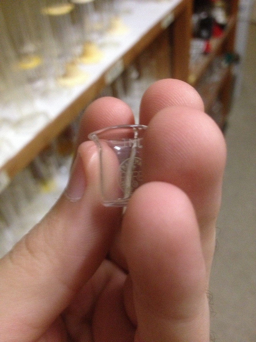 longhairshortfuse: dashingly-dashnastical:  bbglasses:  freshphotons:  1ml beaker.