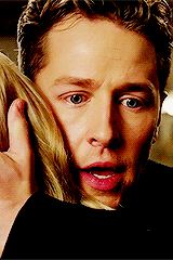 snowbellewells:swannsavior:#daddy charming cupping his little girls head #ft. mama snow  (ﾉ◕ヮ◕)ﾉ*･ﾟ✧