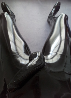 Rubberxxxleather:  Big Smile… 