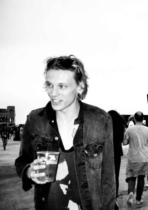 prozaccanthelp: Scary yet sexy, black and white advice blog ♡ {wanna talk message me}