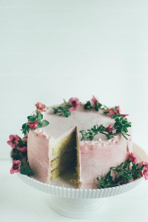 confectionerybliss:Buttermilk Cake with Rhubarb Frosting and Cardamom Cream | The Vanilla Bean Blog