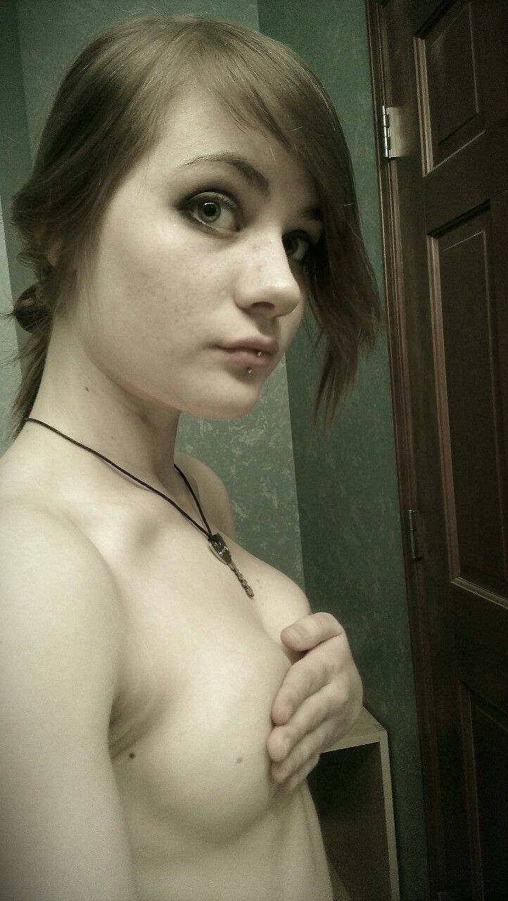 vihrea-keiju:  early topless tuesday 