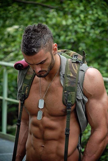 Sexy muscle guys