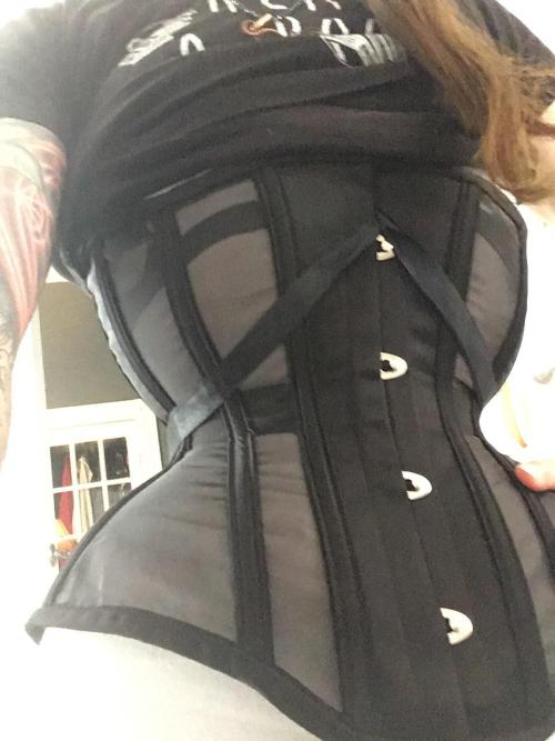 bustiers-and-corsets:  Trying out a new silhouette!