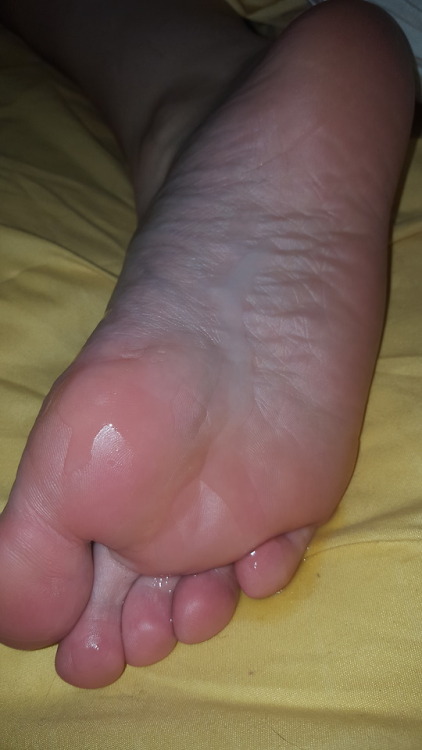 myprettywifesfeet:  my pretty wife had her beautiful sleeping sole painted up nicely.please comment