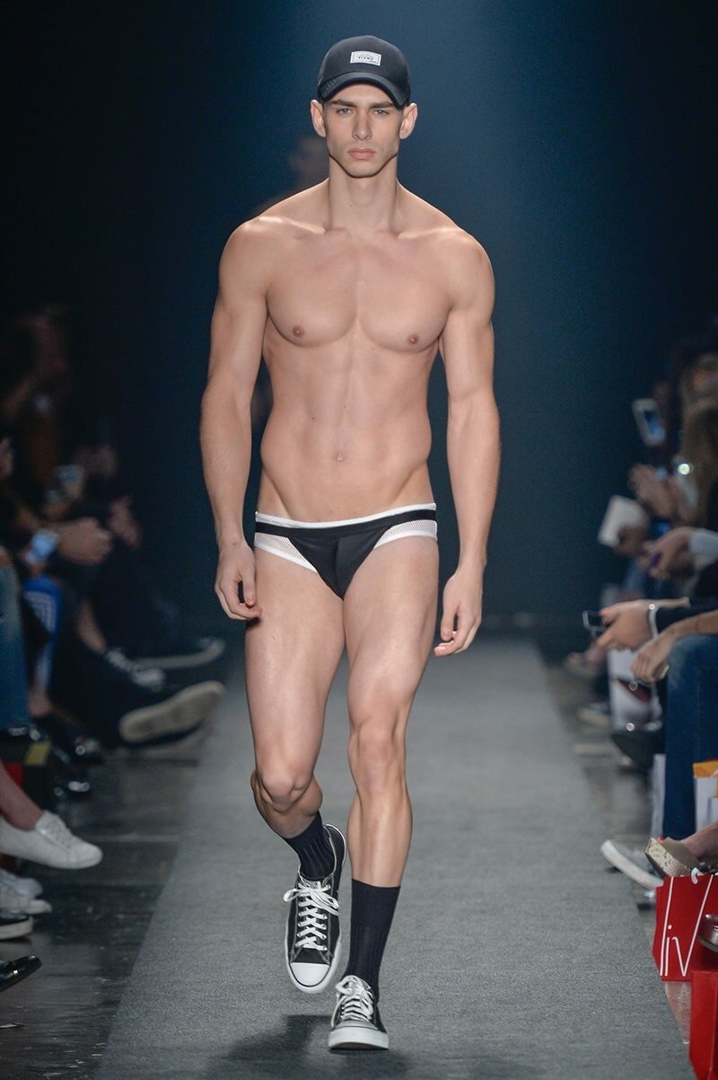 amarfoto:  AMIR SLAMA SPRING SUMMMER 2017 São Paulo Fashion Week 