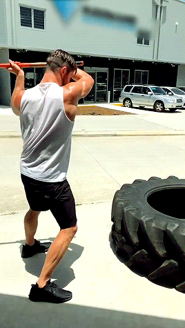 henricavyll:Chris Hemsworth At Home in Byron Bay 