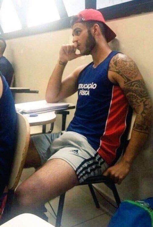 sjcollegeboi:  need a break from class, bud…?