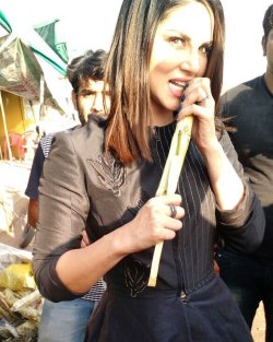 It&rsquo;s never a pretty face while eating ghanna on the street!thank you Nagpur for a very special memory during One Night Stand movie promotions by sunnyleone