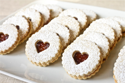 delectabledelight: Pecan Linzer Cookies with Raspberry Filling (by Smells Like Home)