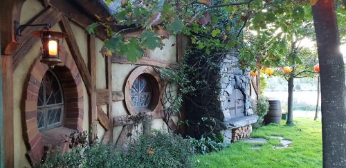 dwarrowdam-of-erebor:The Green Dragon, Hobbiton, Matamata, New Zealand 2018I can almost hear the sou