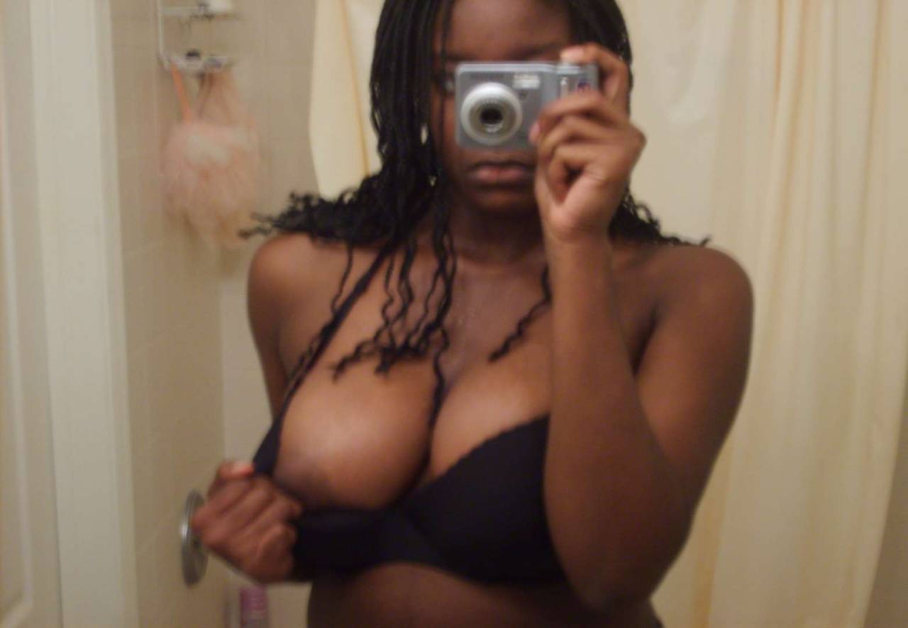 theblackcatzon:  tubeblacks: Photos Perso de filles black et Métisses 