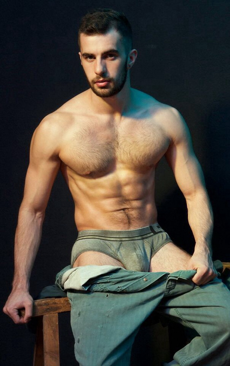 joselito28:  Follow mewww.joselito28.tumblr.com  sparkymanstuff-gr-blog