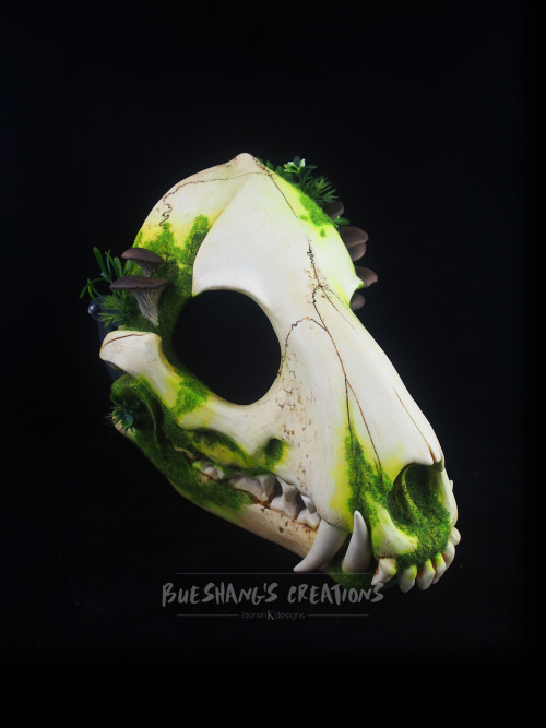 I do so love making these moss and mushroom skulls commissions. This ones features some brown oyster