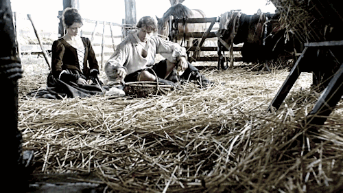 scotsmanandsassenach:Fan’s Choice Outlander Challenge: River Run or Castle Leoch