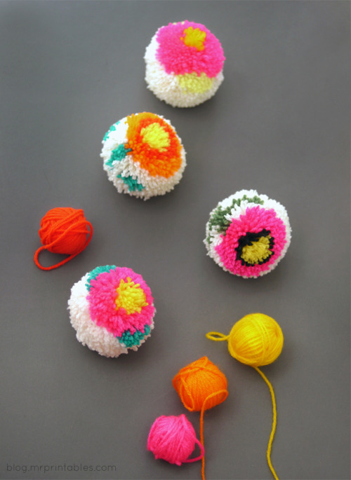 rainbowsandunicornscrafts:DIY Flower Pom Poms Tutorial from mrprintables here. No special pom pom ma