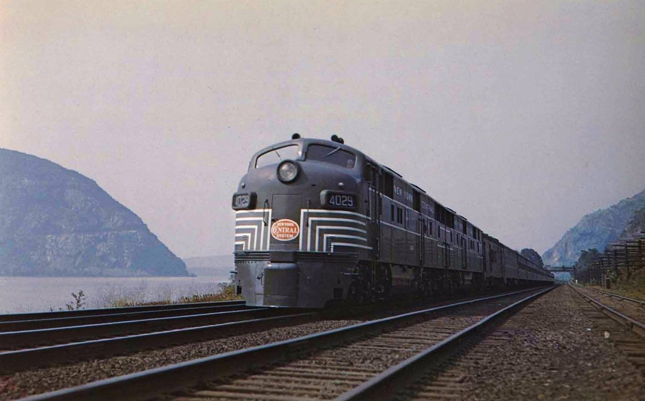 aryburn-trains:    In this fine scene by staff photographer Ed Nowak, the postwar