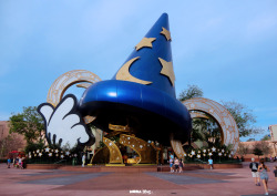 move-moda:  The Sorcerer’s Hat  /  Disney’s Hollywood Studios || © MoVe/MoDa ||  Orlando, Lake Buena Vista, Florida 