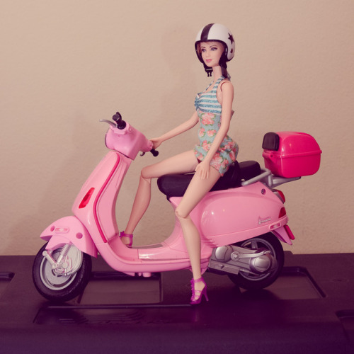 Barbie Vespa ScooterOne of these weird Barbie dolls that come with articulated legs, but not the arm
