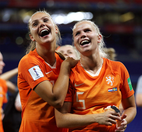 Lieke Martens and Kika van Es celebrate after the match vs. Sweden