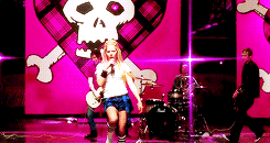 avrillavigine:  Avril Lavigne + Colors 