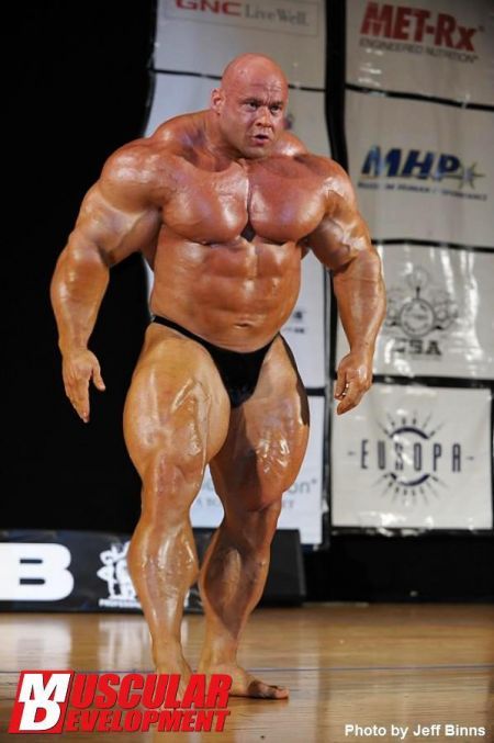 muscledlust:  freakmuscle:  (via MyMuscleVideo - Would You Say No To Branch Warren ?)