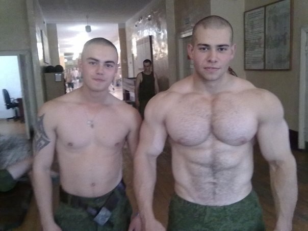 keepemgrowin:Oh hell yes… ridiculously hot military muscle.