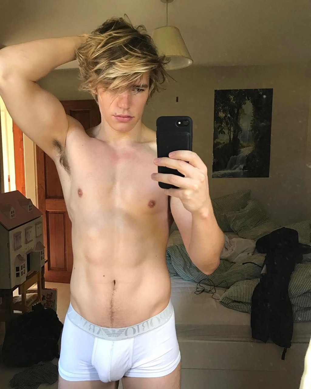 noodelsandmodelstuff:  Zander Hodgson