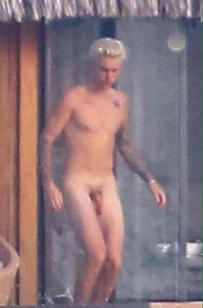 juniebjoneyville:  He looks better with pants on but aye shoutout 