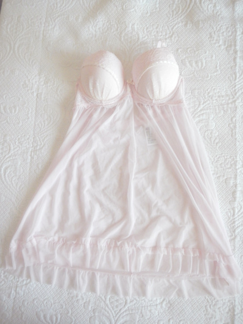 deerjapan:  I love my new lingerie <3 