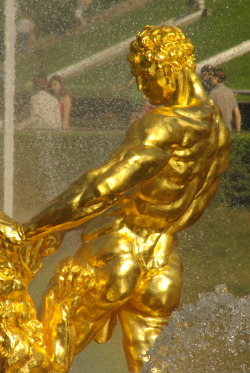 thepicketysatyr: Giant Golden Ball Sack, Peterhof Palace, Russia. 