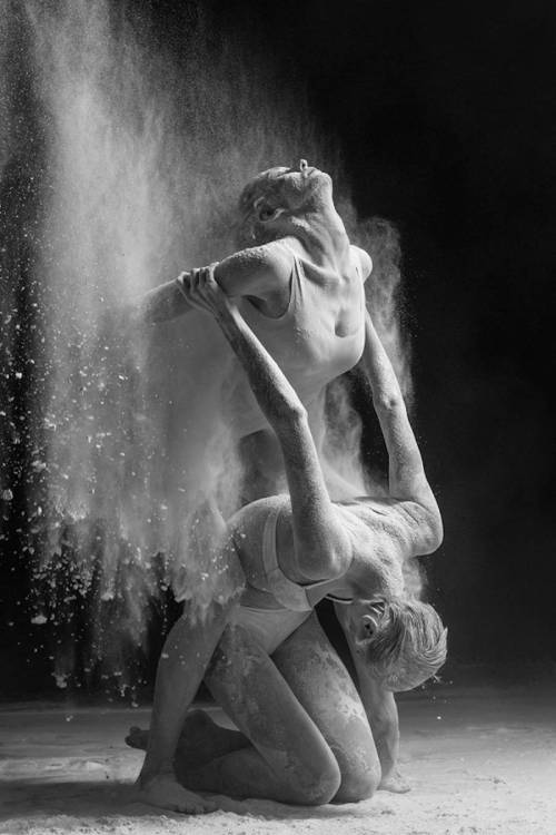 art-tension:Flour Power by Alexander Yakovlev A series of images shot by Russian photographer Alex