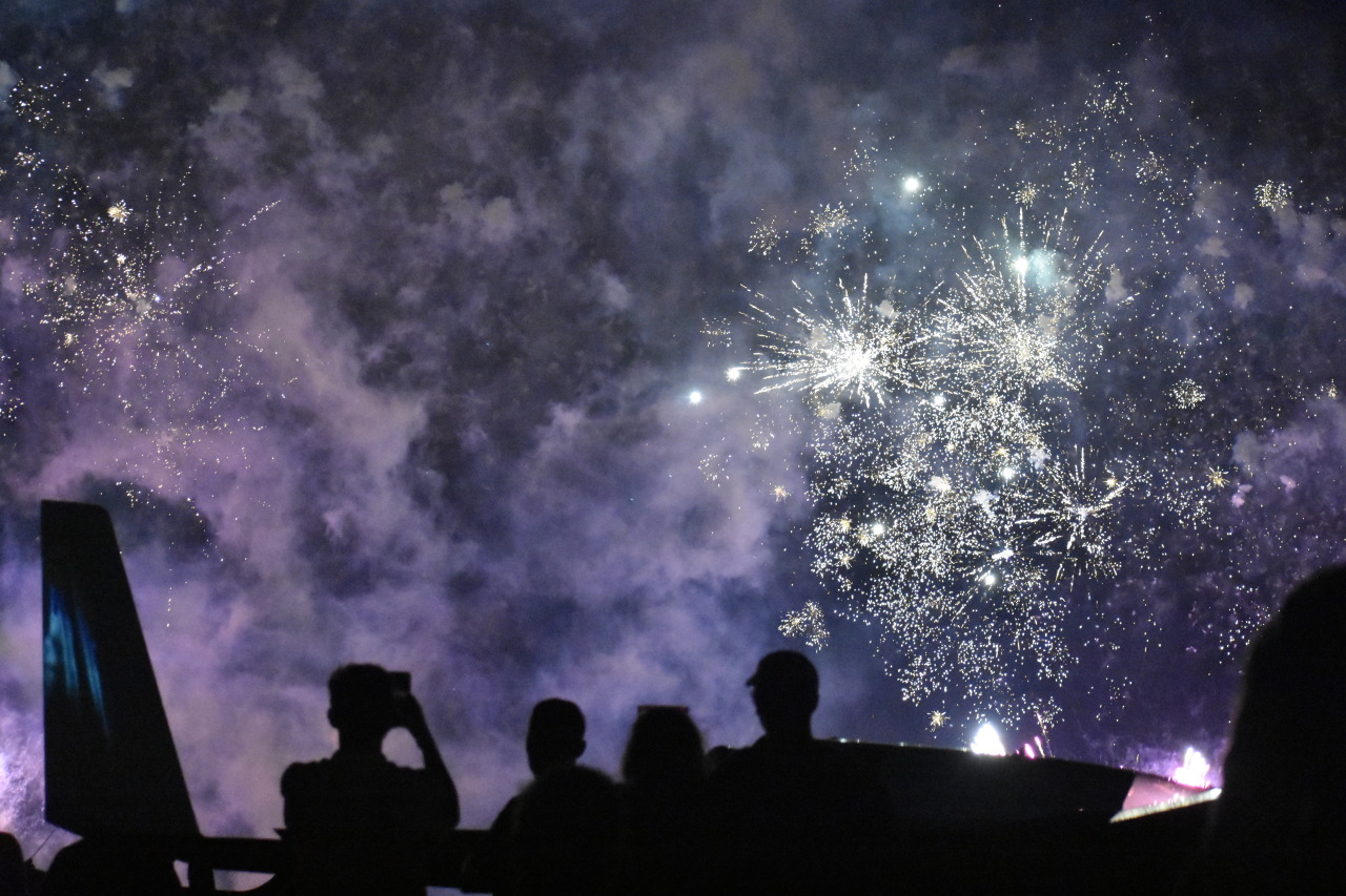 The Stonecutters Guild, Airshow fireworks are the best fireworks