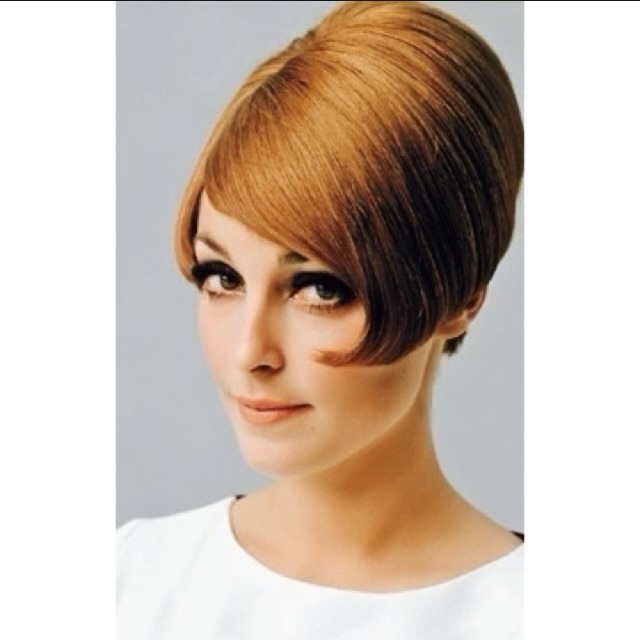 Sharon Tate photoshoot for the hair brand, Vidal Sassoon, wearing one of their brand wigs🌷🌷🌷
📸Hatami
Via @polanskisharontate 