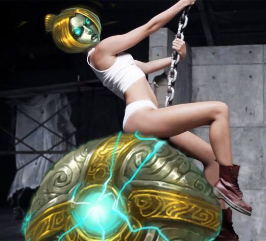 SWIGGITY SWOOTIE, I'M GUNNIN' FOR THAT BOOTY