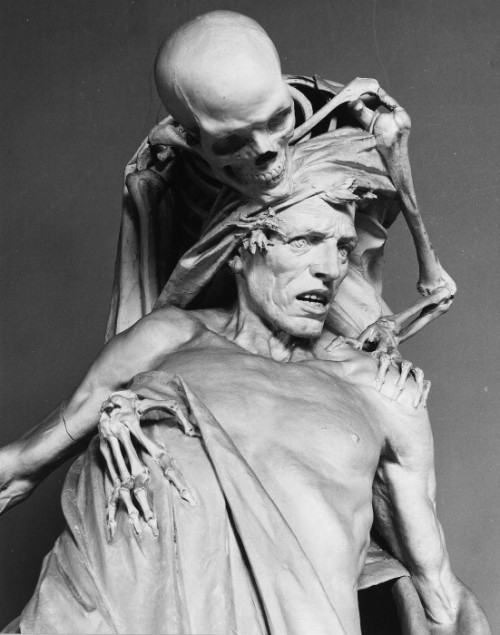 fer1972:  Today’s Classic: Tenax Vitae Sculpture by Rinaldo Carnielo (1853-1910)  Brutal