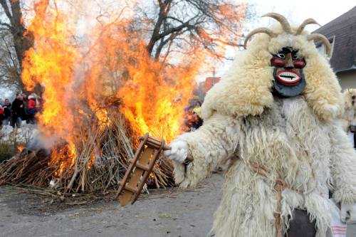 lugvelesasrz:Masked processions of the SlavsKurenti in SloveniaDondolashi in CroatiaBushari in Baran