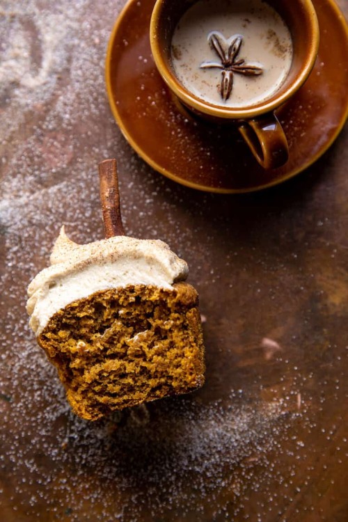 sweetoothgirl:vanilla chai pumpkin latte cupcakes with cinnamon brown sugar frosting