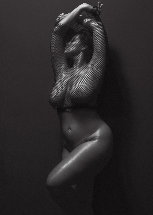 mybluewindow:Ashley Graham for V Magazine by Mario Sorrenti