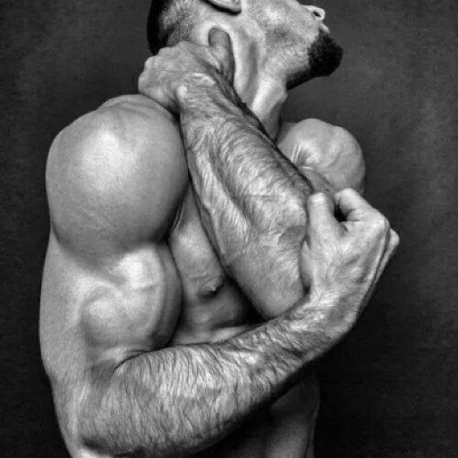 adonisbeef:lovesexymusclemen-deactivated20:AdonisBeef  VIVEMENT NOËL !