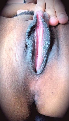 nympho-whore-slut:     wow, love to get my tongue working on that.