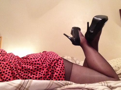 HollyPureLust said:Good evening! Here’s my pantyhose ass. :) from hollypurelust.tumblr.comSexy woman