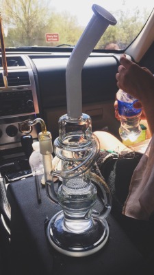 barnchoresandbongrips:  My friend got a new rig ♻️😍 