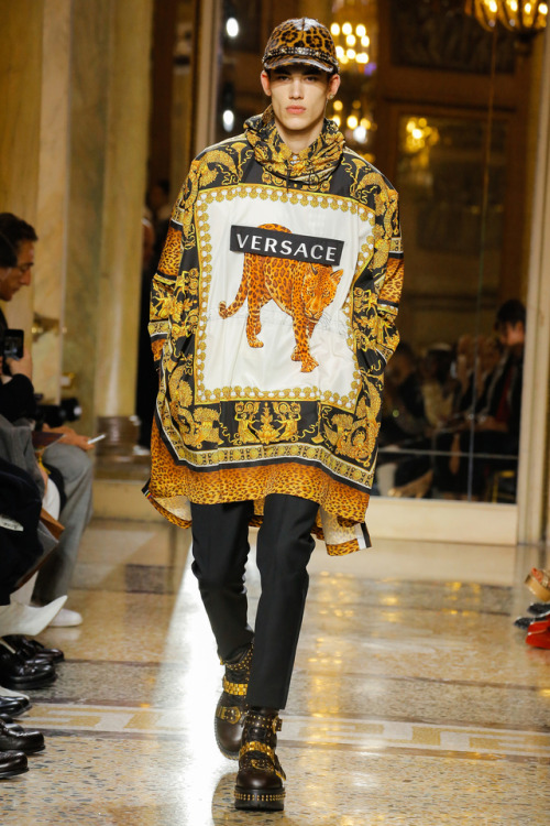 andreasanterini: Versace Fall/Winter 2018-2019 / Milano Fashion Week / Menswear Collection ( Part 1 ) 