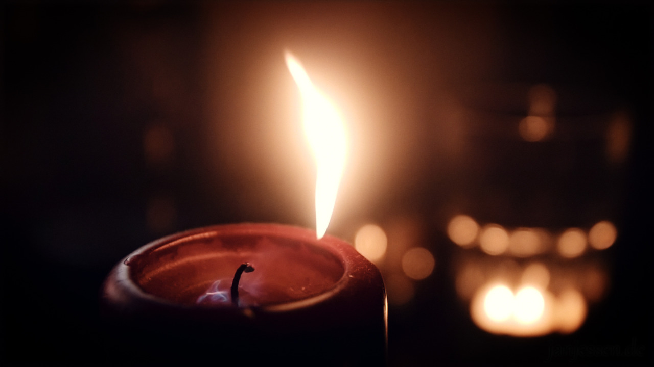 sixpenceee:  The exact moment a candle is blown out but still burning